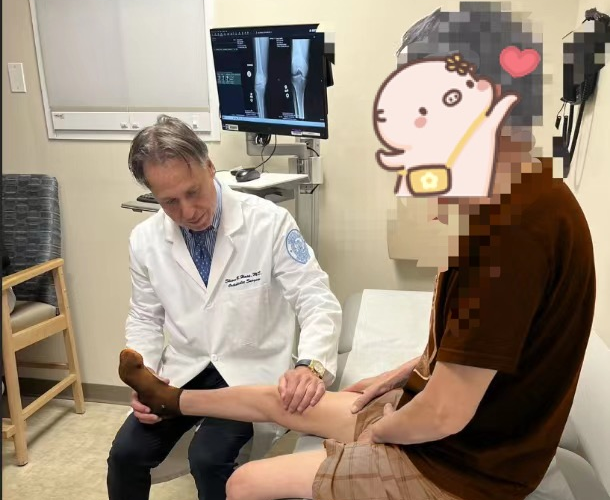 73岁韧带损伤患者赴美,骨科医院手术，美联医邦助其重获自由行走！