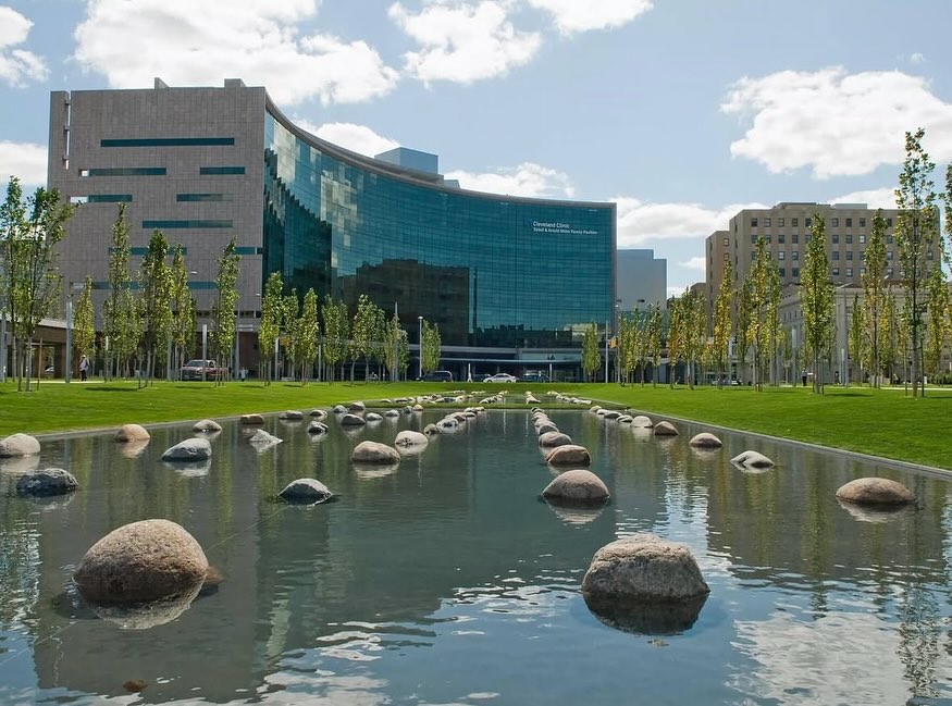 克利夫兰医学中心vs梅奥诊所：两大世界顶级医院，到底该怎么选？